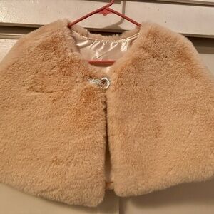 Chic Faux Fur Capelet in Beige